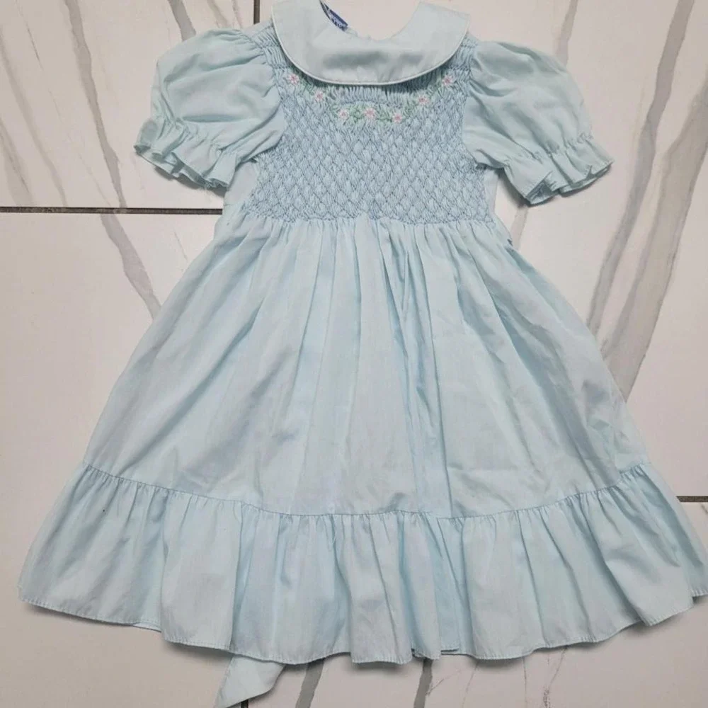 Girls vintage smocked dress with ruffles and smocking. Tagged size: 5 - Picture 1 of 5